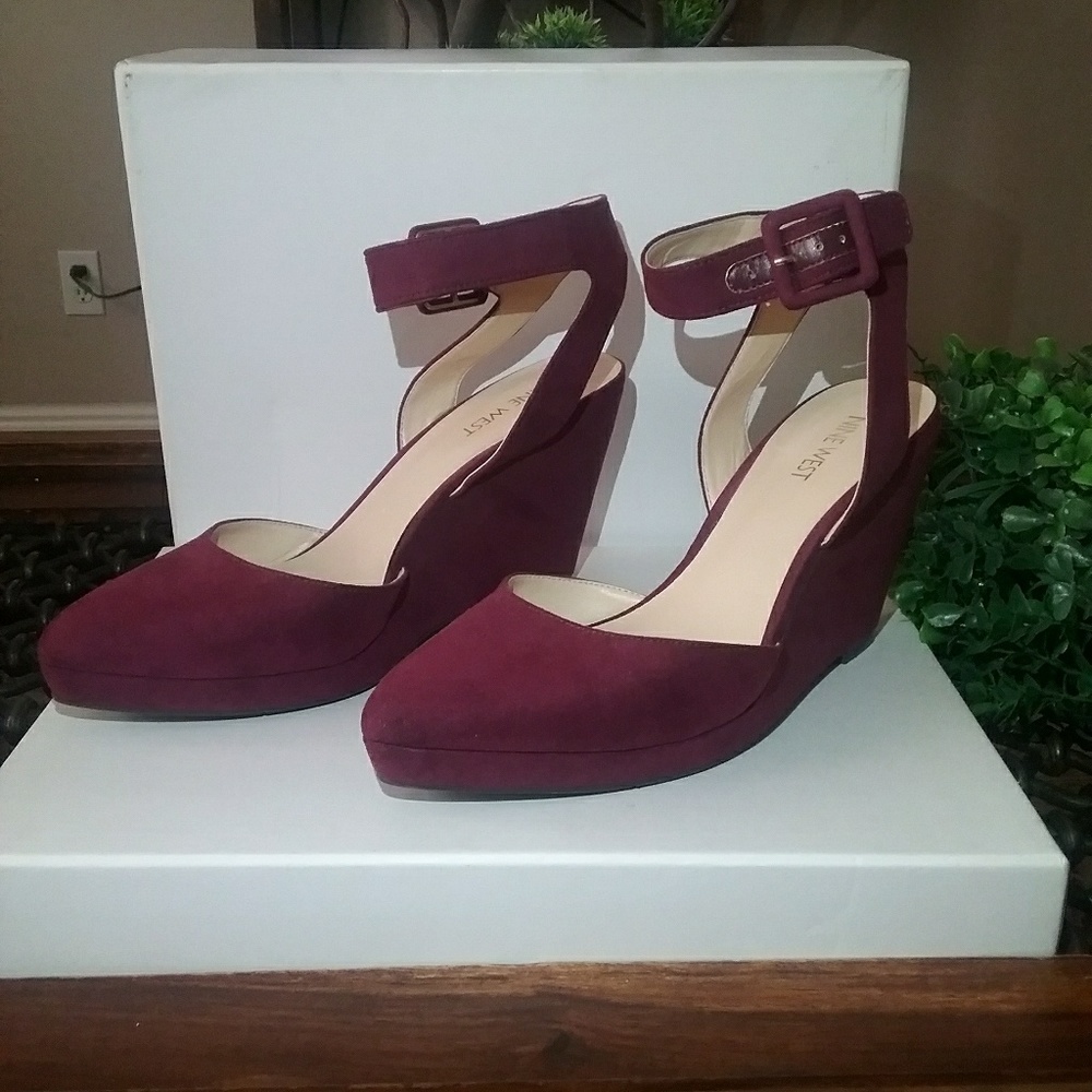 COPY - ✔Burgundy ankle strap Nine West wedges🍃